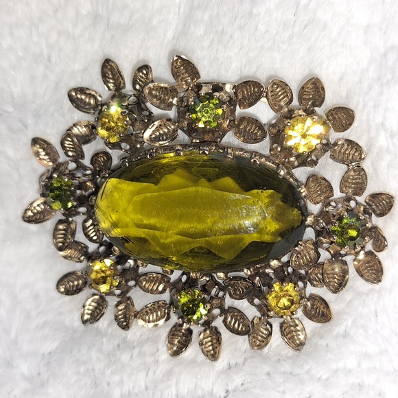 Vintage Fashion Broaches - Picture 2 of 5